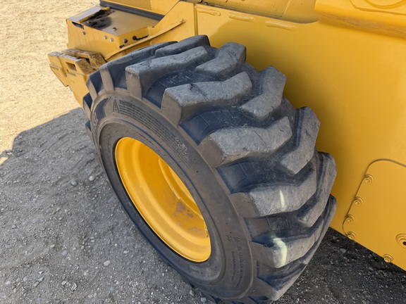 2024 John Deere 330G - Photo12