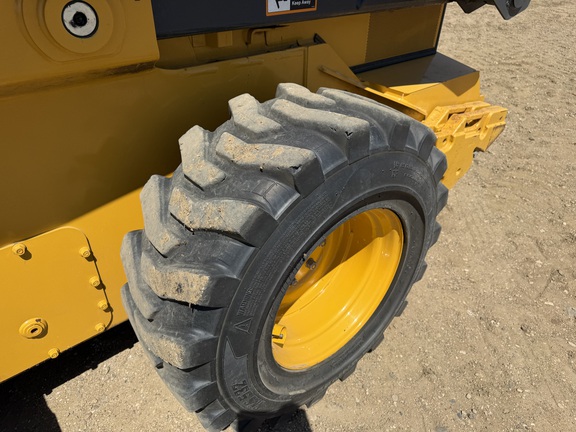 2024 John Deere 330G - Photo11