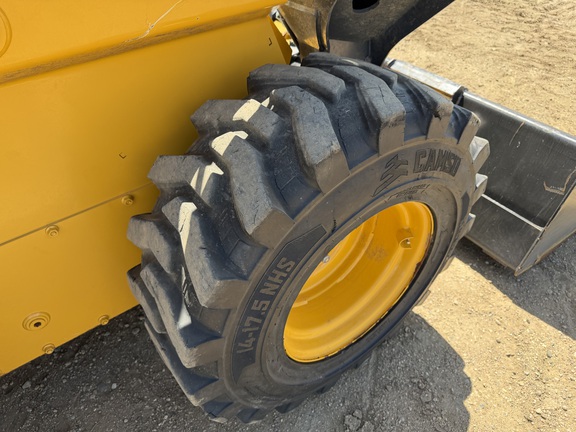 2024 John Deere 330G - Photo13