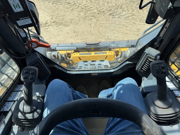 2024 John Deere 330G - Photo25