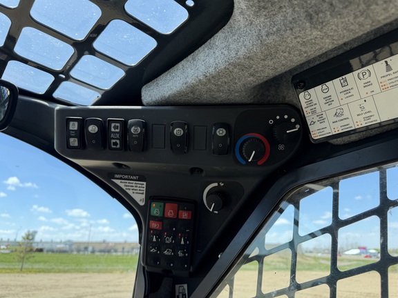 2024 John Deere 330G - Photo26