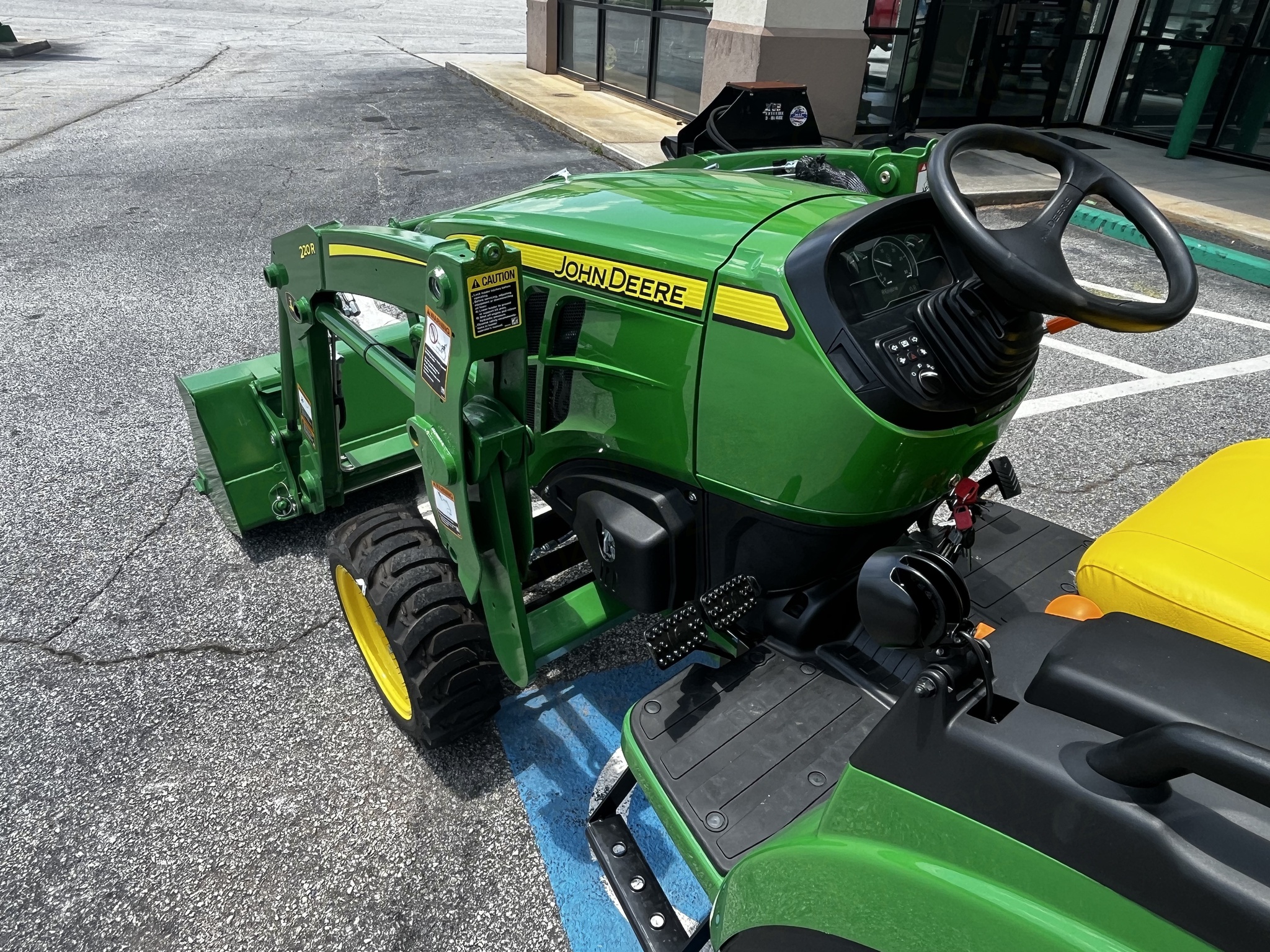 2025 John Deere 2038R Image 7