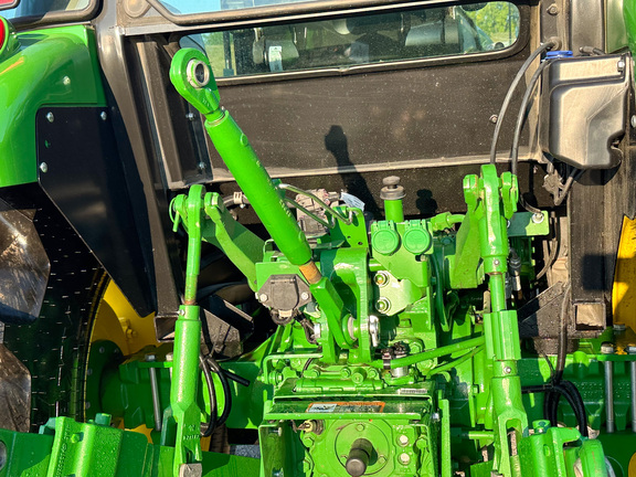 2024 John-Deere 5075E