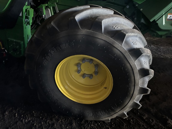 Used 2022 John Deere X9 1000 Combines at Horizon Ag & Turf in Wetaskiwin, AB - Photo5