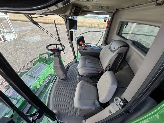 Used 2022 John Deere X9 1000 Combines at Horizon Ag & Turf in Wetaskiwin, AB - Photo16