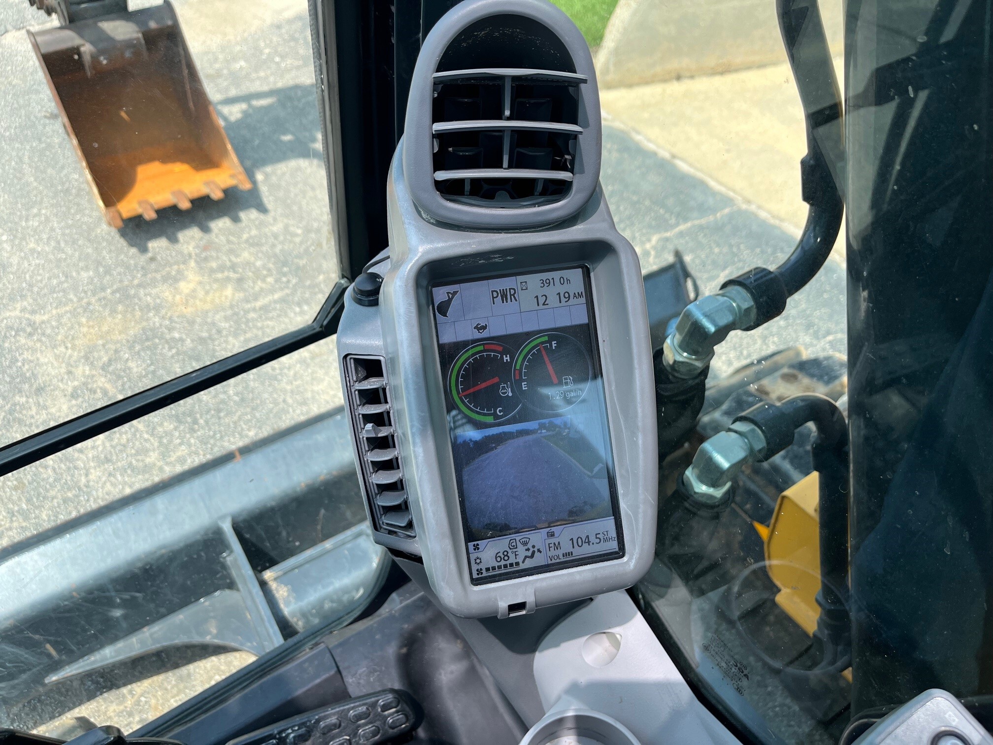 2023 John Deere 75G Image 8