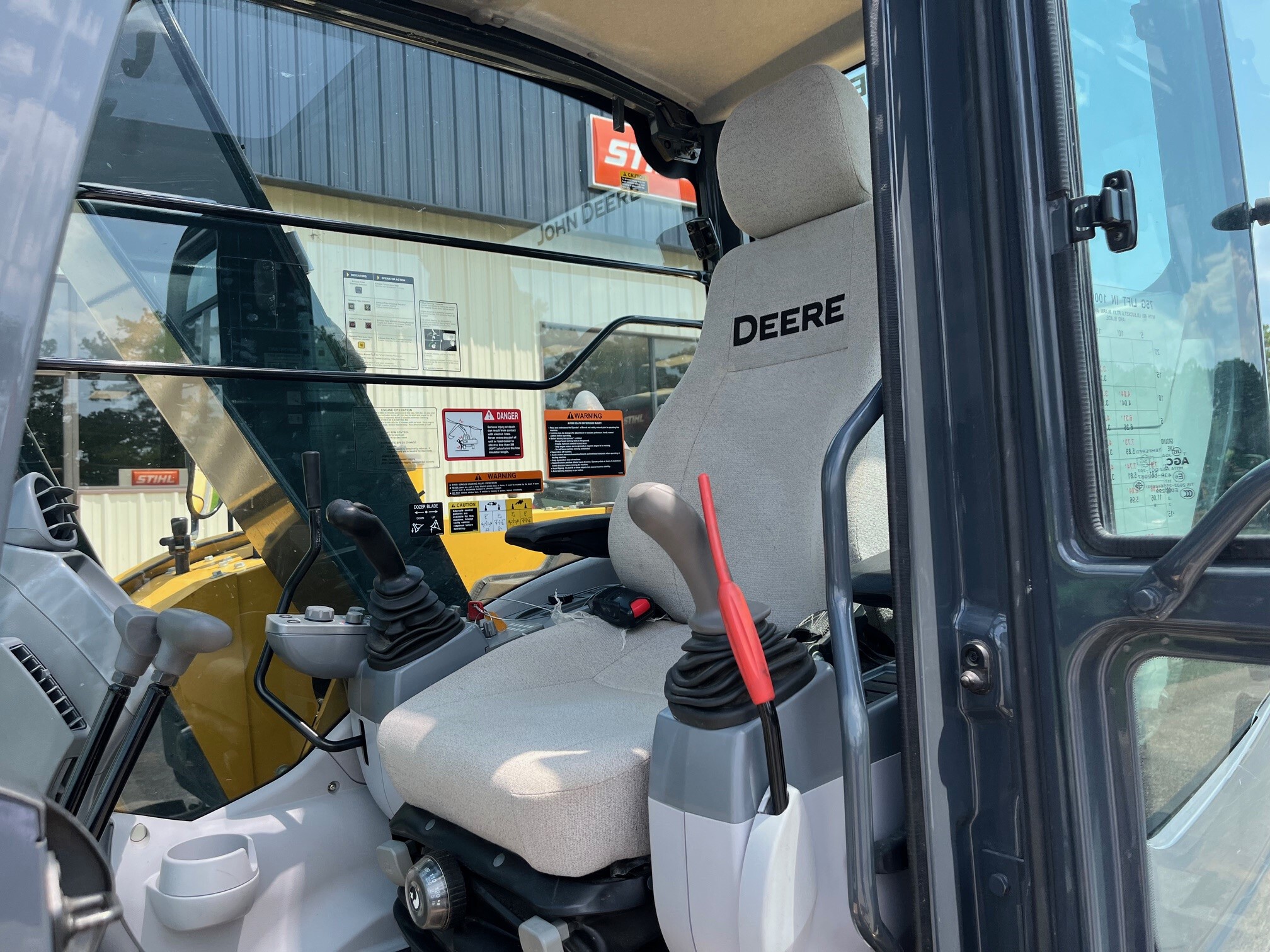 2023 John Deere 75G Image 7