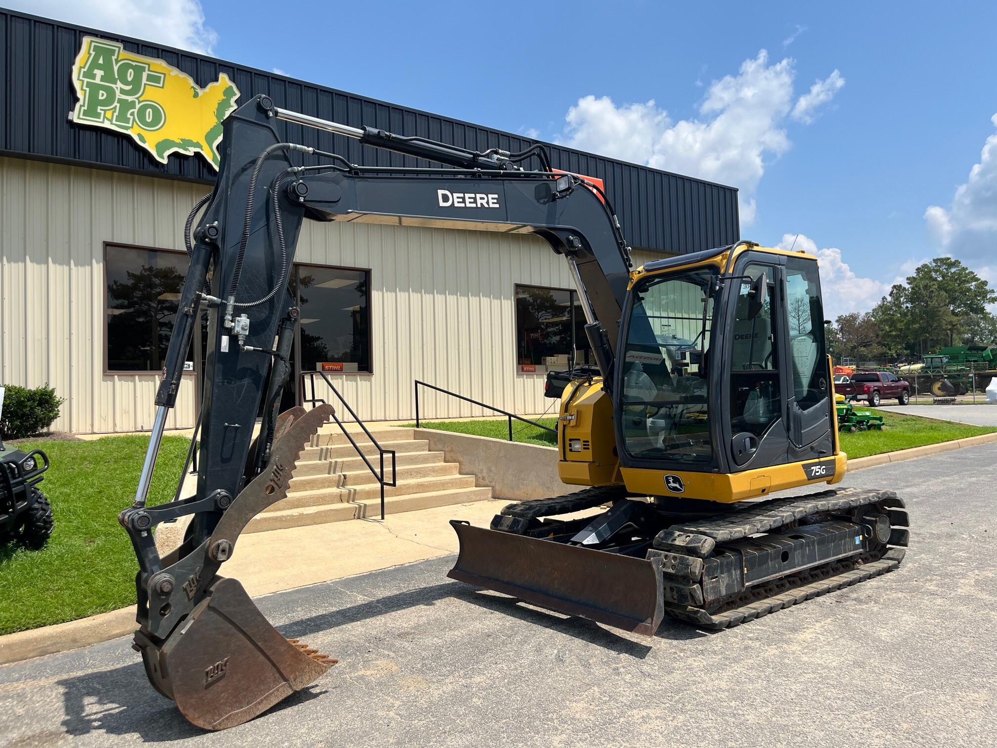 2023 John Deere 75G Image 1