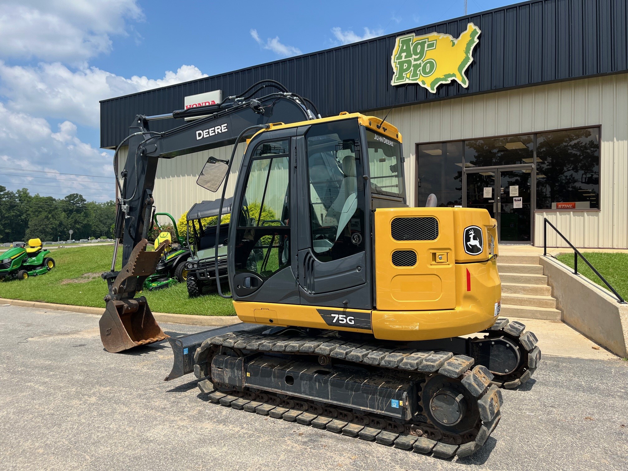 2023 John Deere 75G Image 2