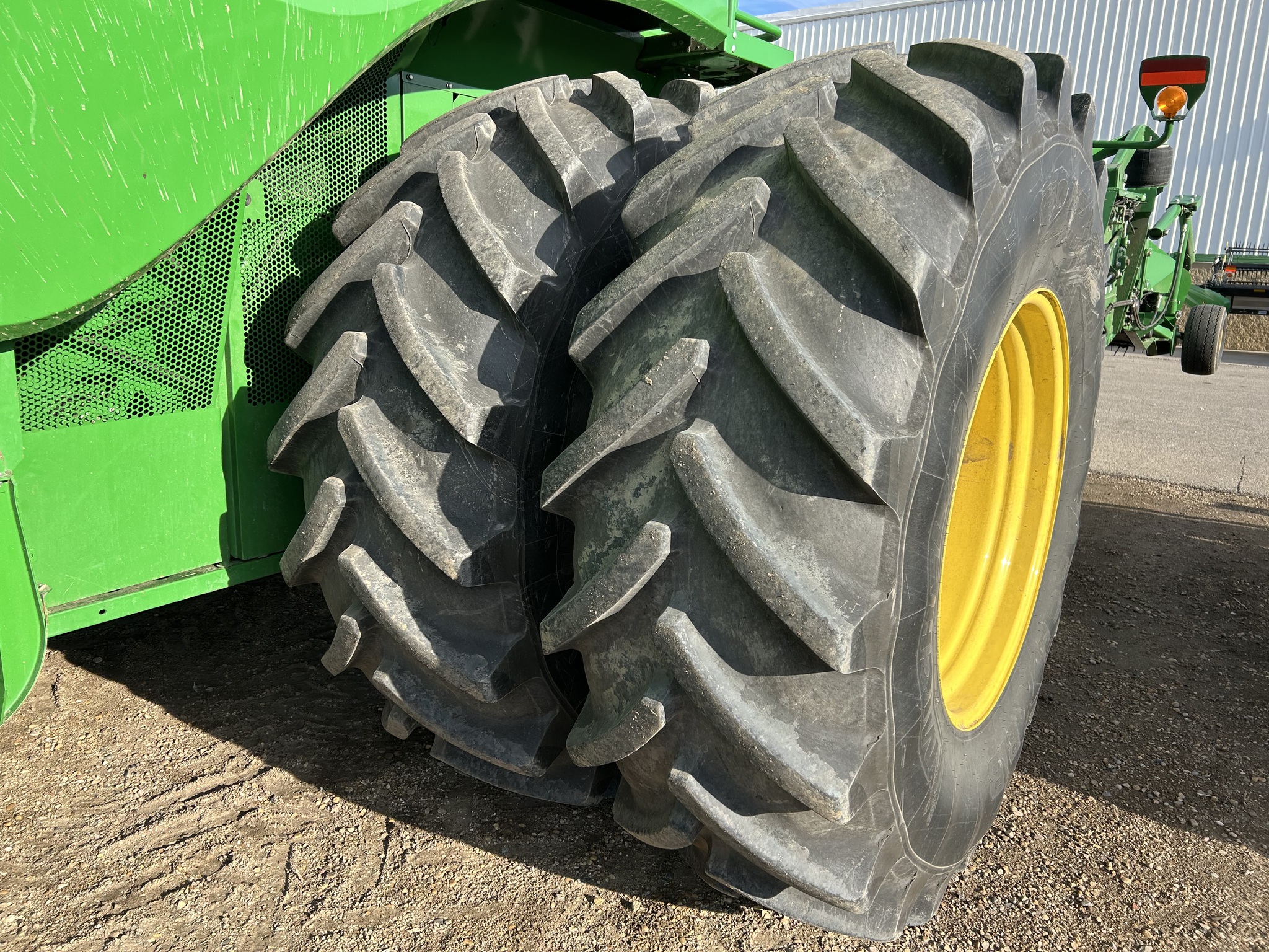 2015 John Deere S680 Image 18