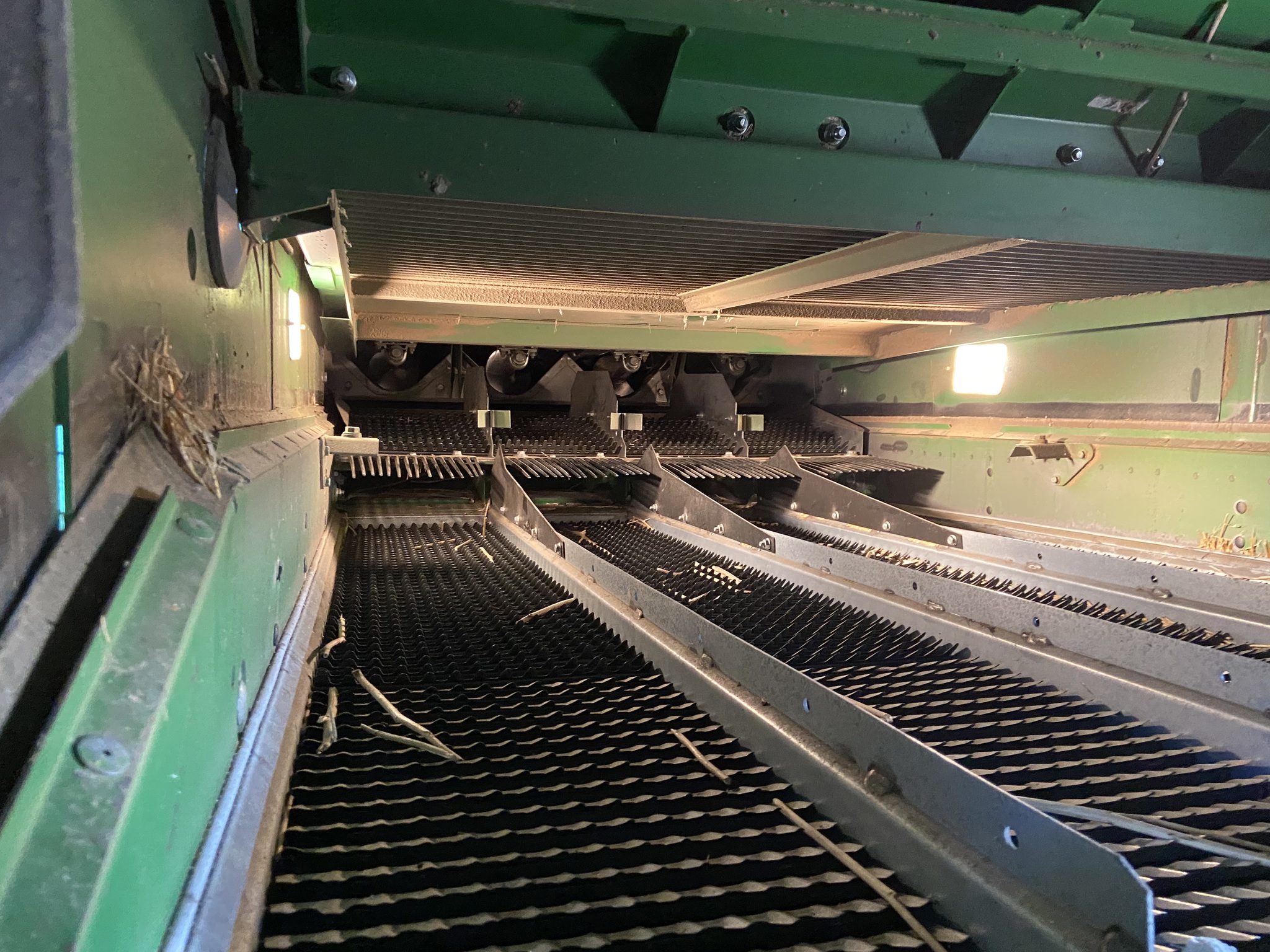 2015 John Deere S680 Image 6