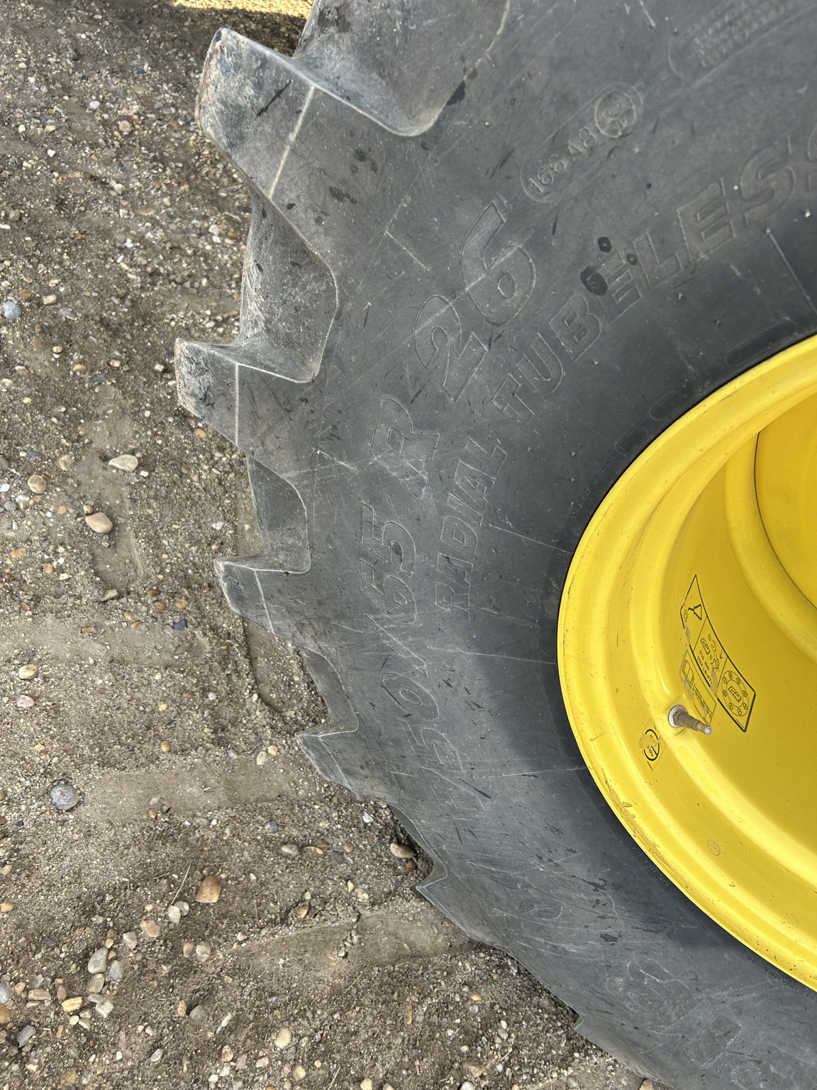 2015 John Deere S680 Image 16