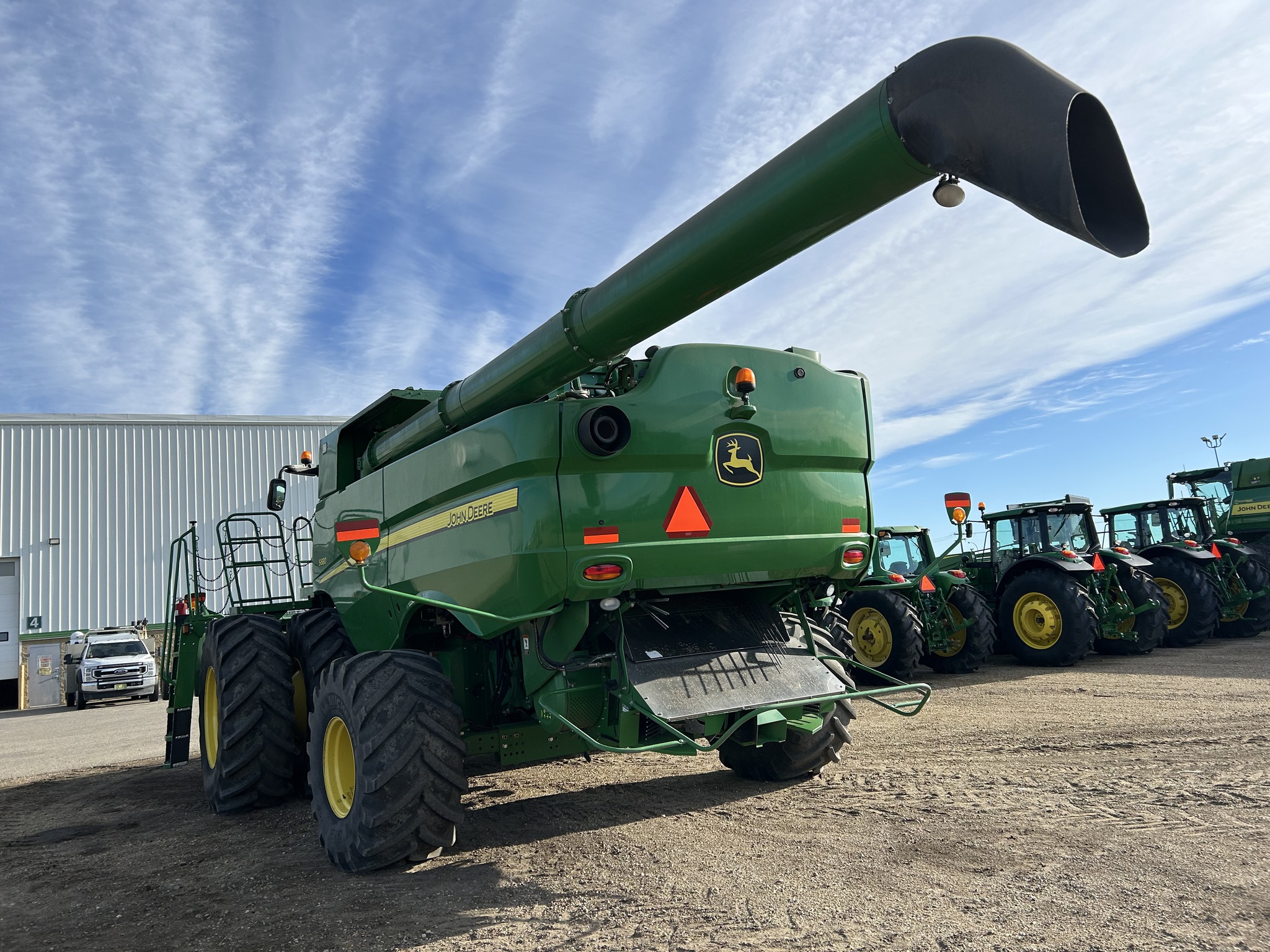 2015 John Deere S680 Image 2