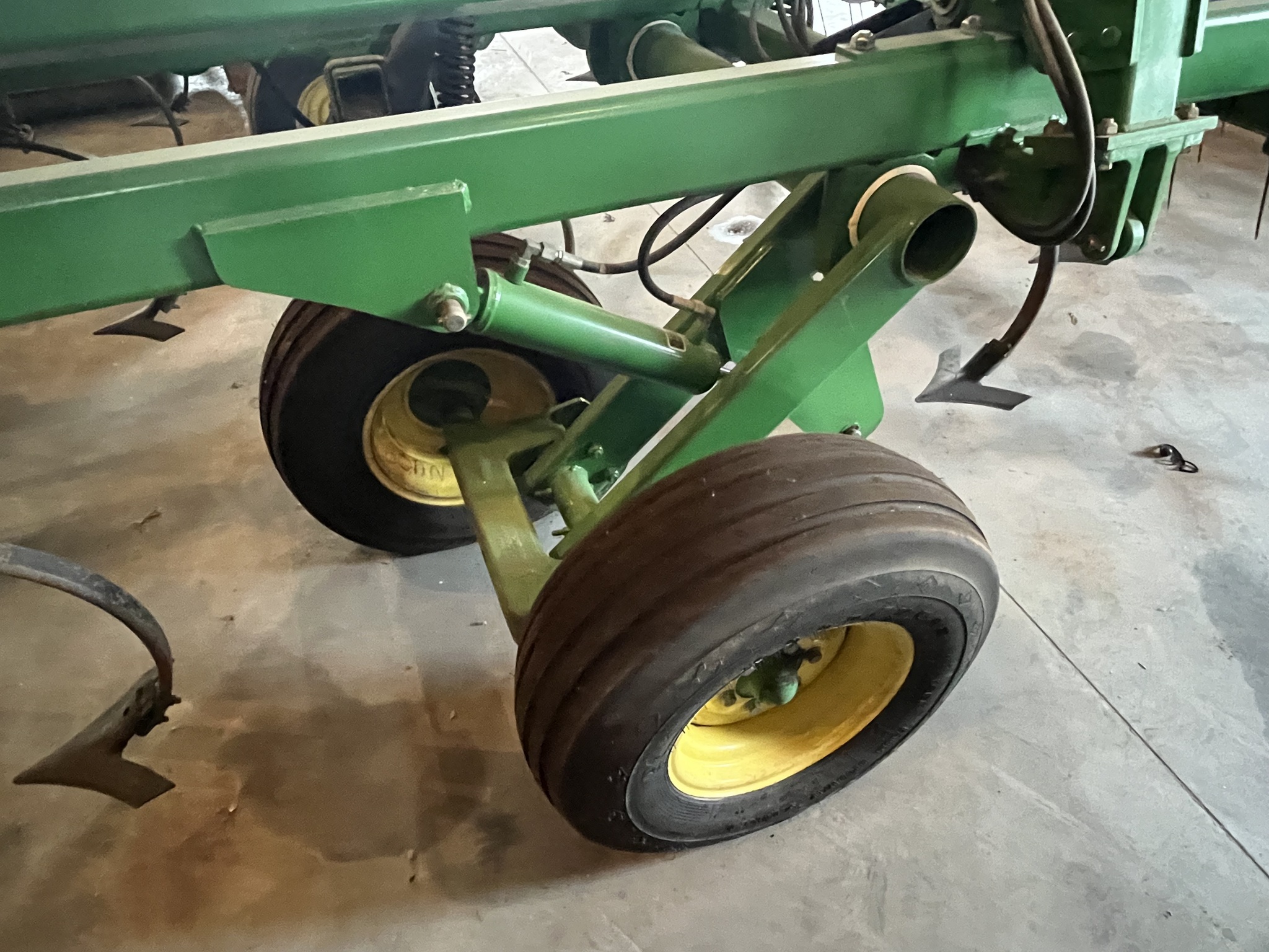 2009 John Deere 2310 Image 11