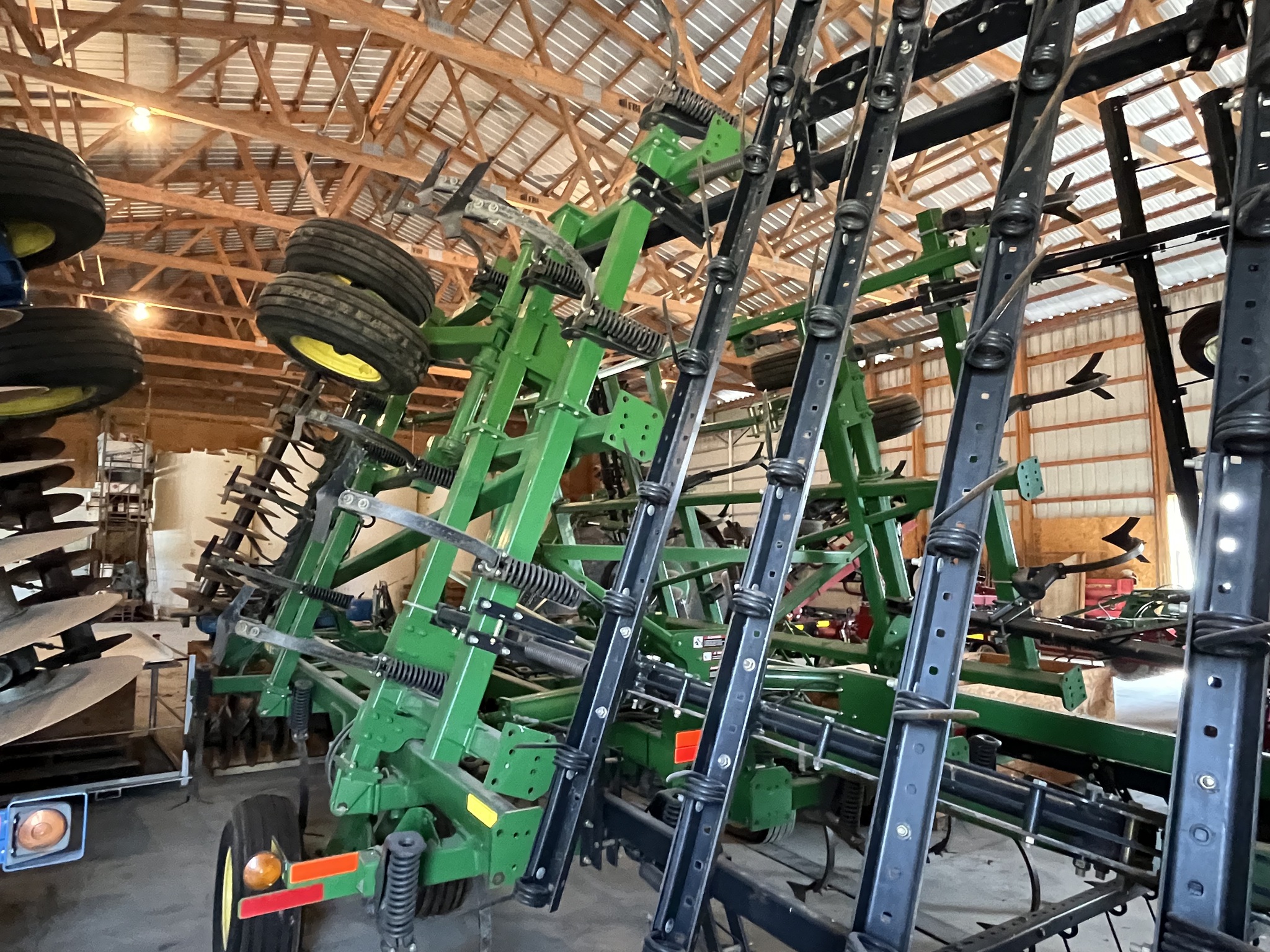 2009 John Deere 2310 Image 12