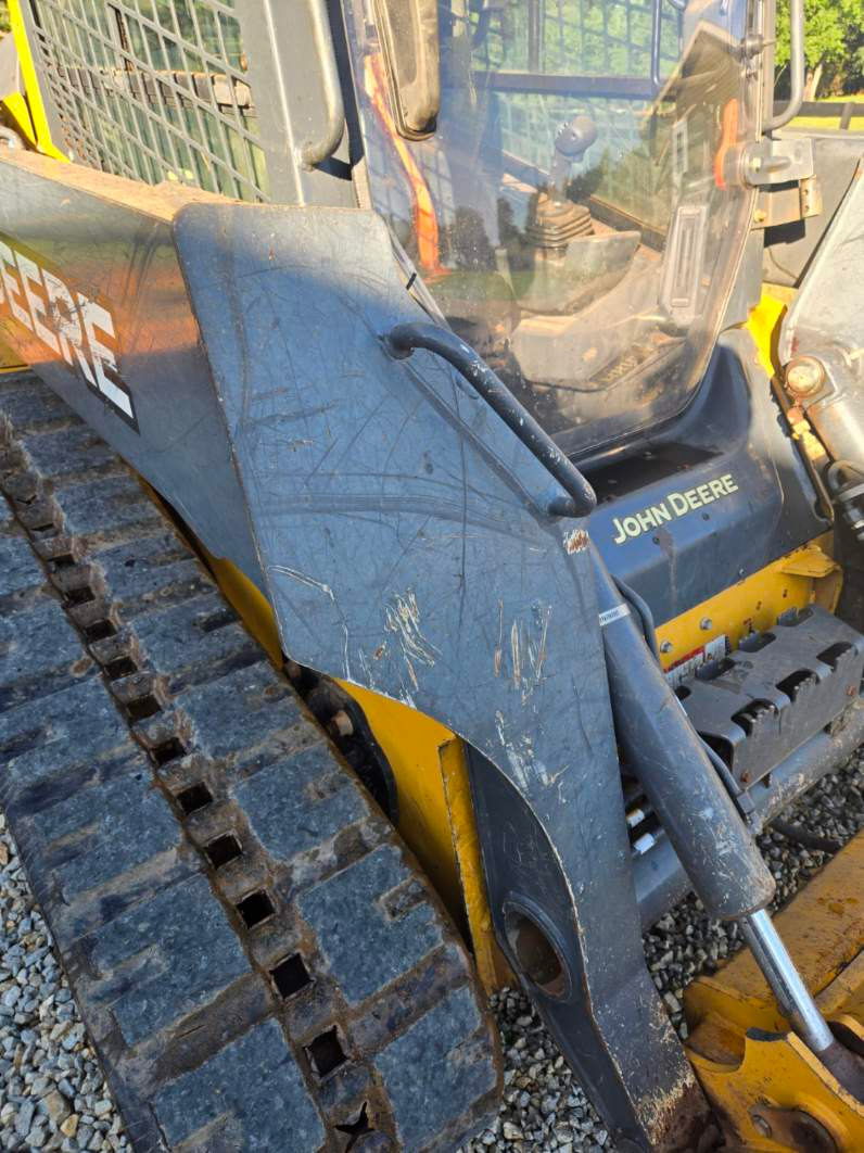 2018 John Deere 325G Image 4
