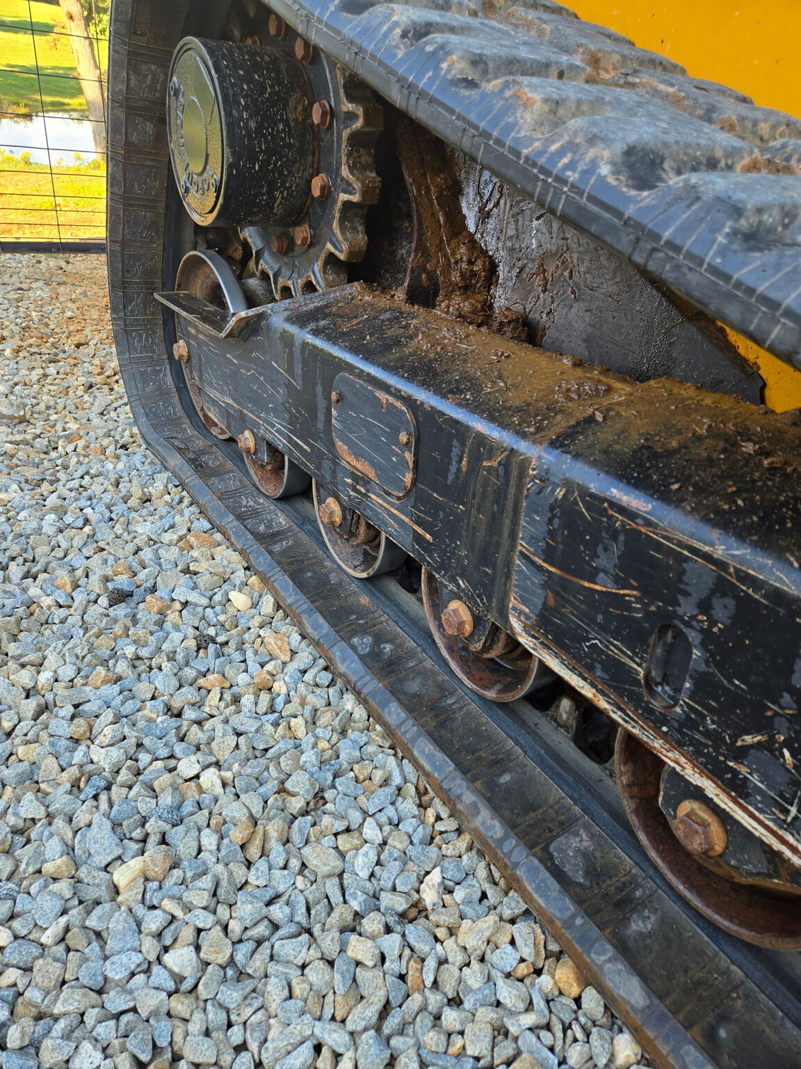 2018 John Deere 325G Image 5
