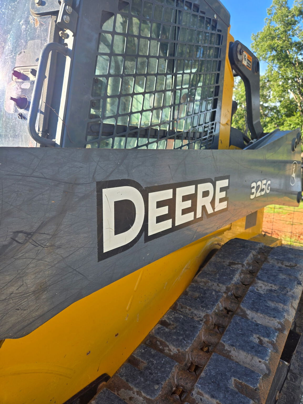 2018 John Deere 325G Image 3