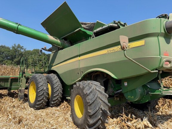 Photo of 2017 John Deere S670