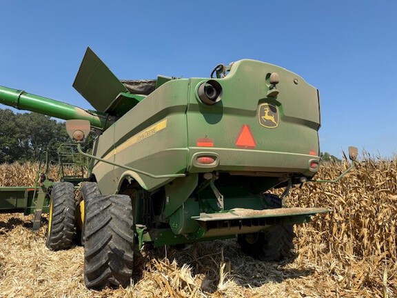 Photo of 2017 John Deere S670
