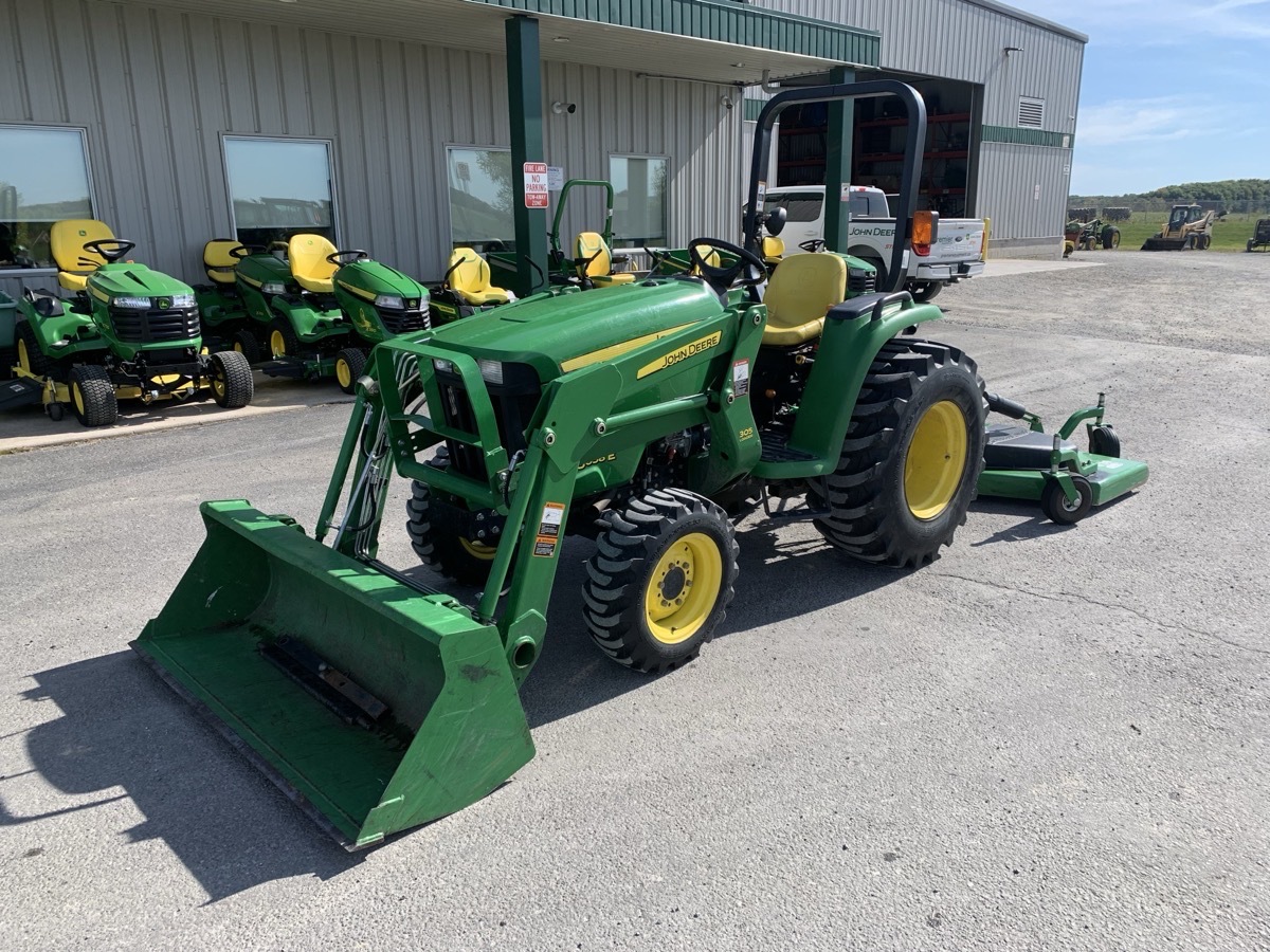 2011 John Deere 3038E Image 2