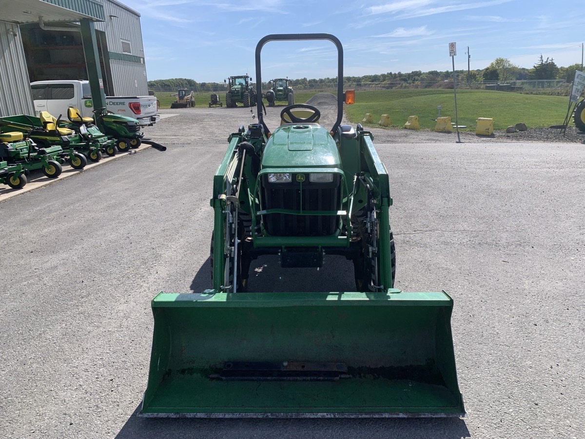 2011 John Deere 3038E Image 3