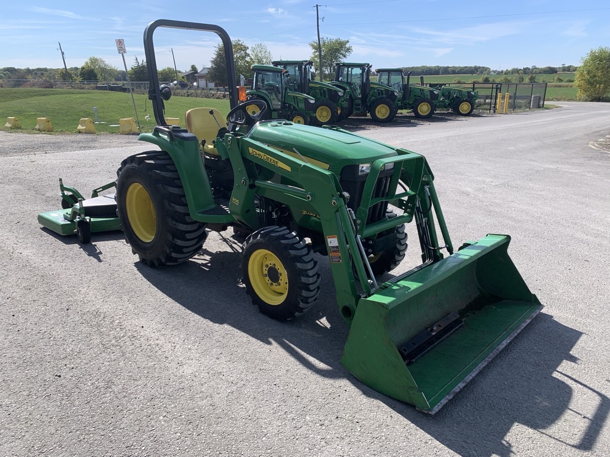 2011 John Deere 3038E Image 4