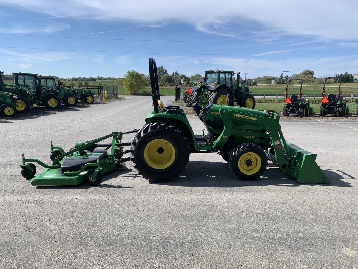 2011 John Deere 3038E Image 5