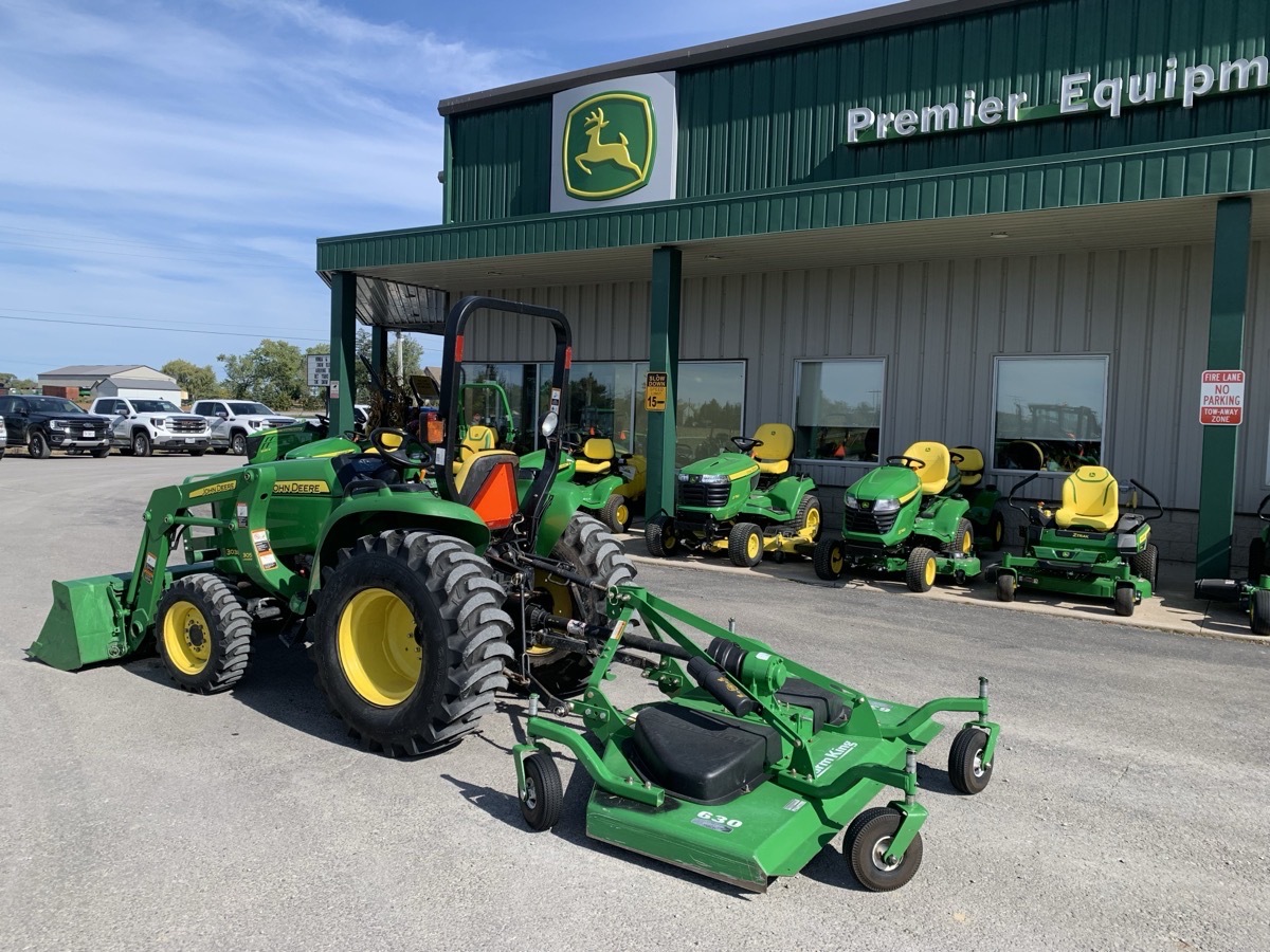 2011 John Deere 3038E Image 8