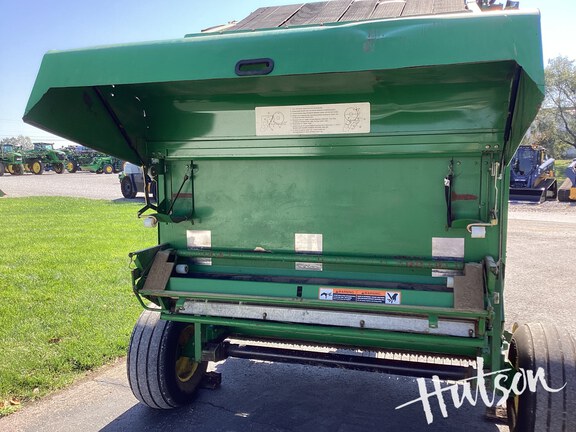 Photo of 2003 John Deere 567