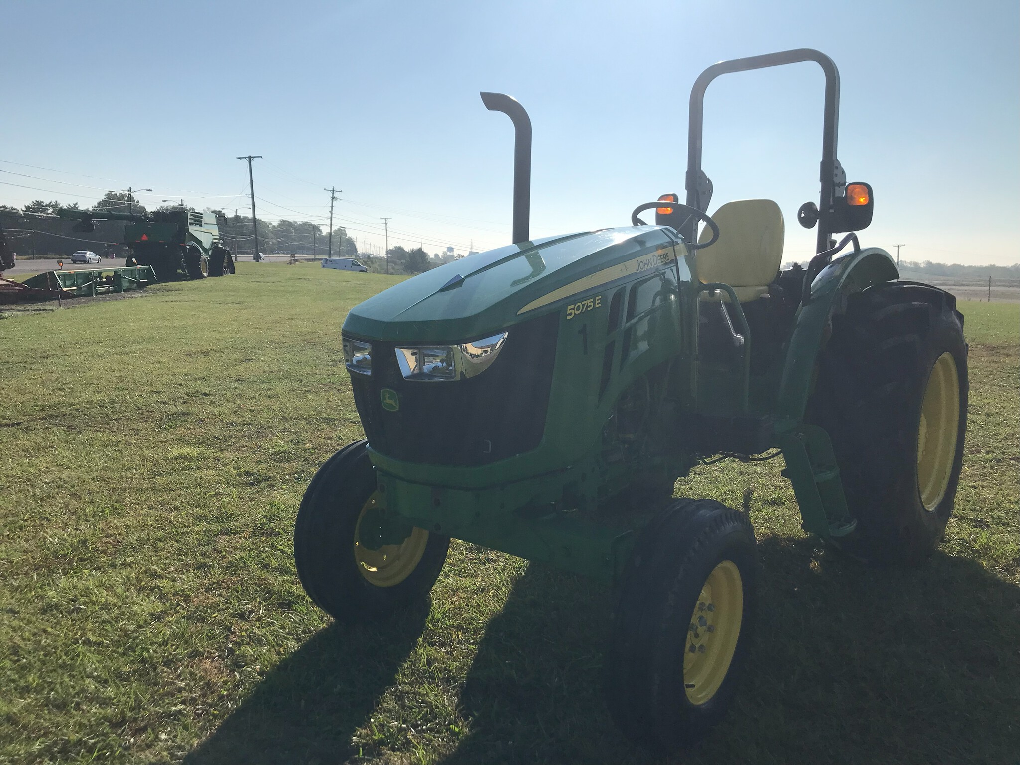 2020 John Deere 5075E Image 1