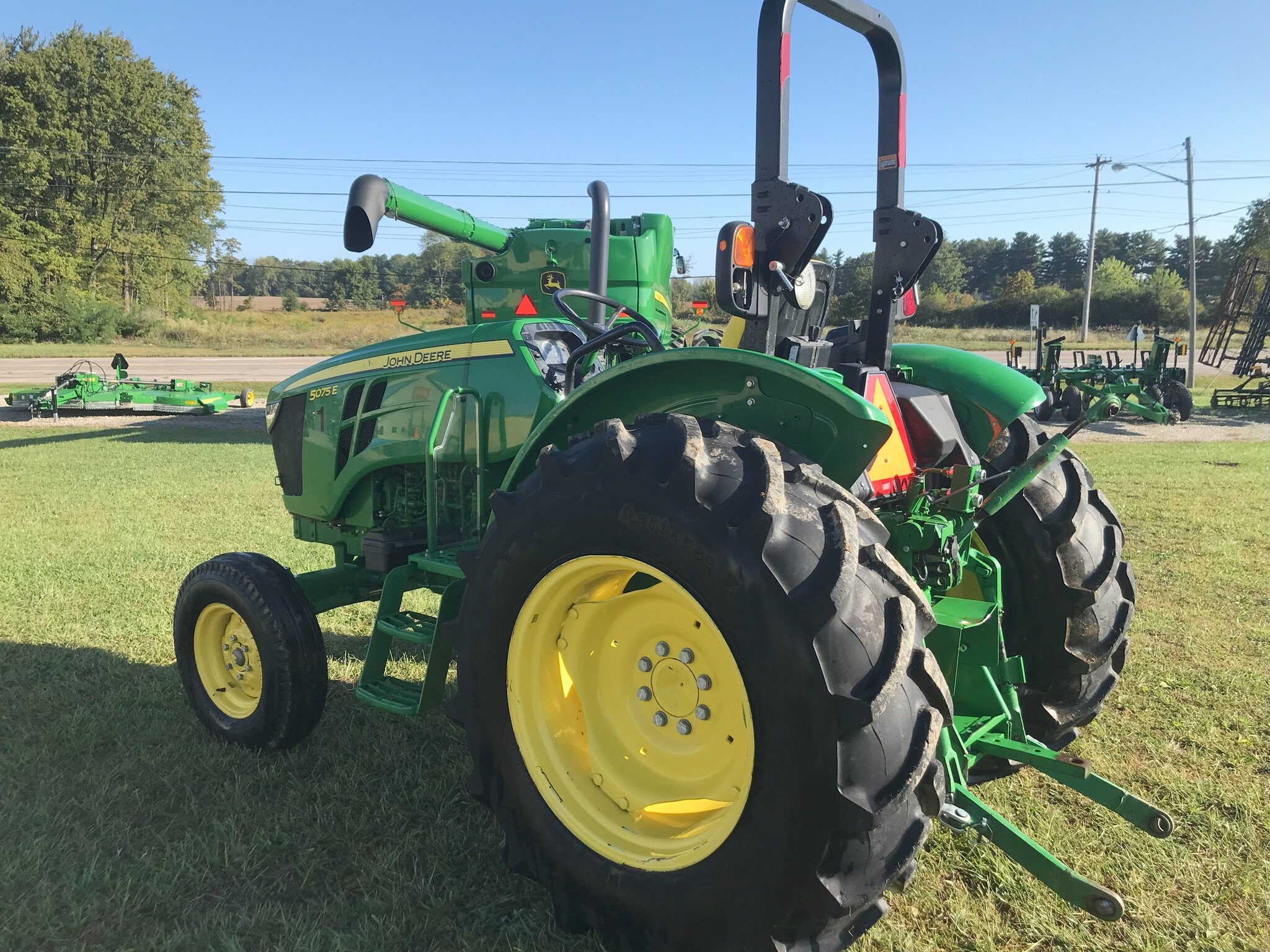 2020 John Deere 5075E Image 7