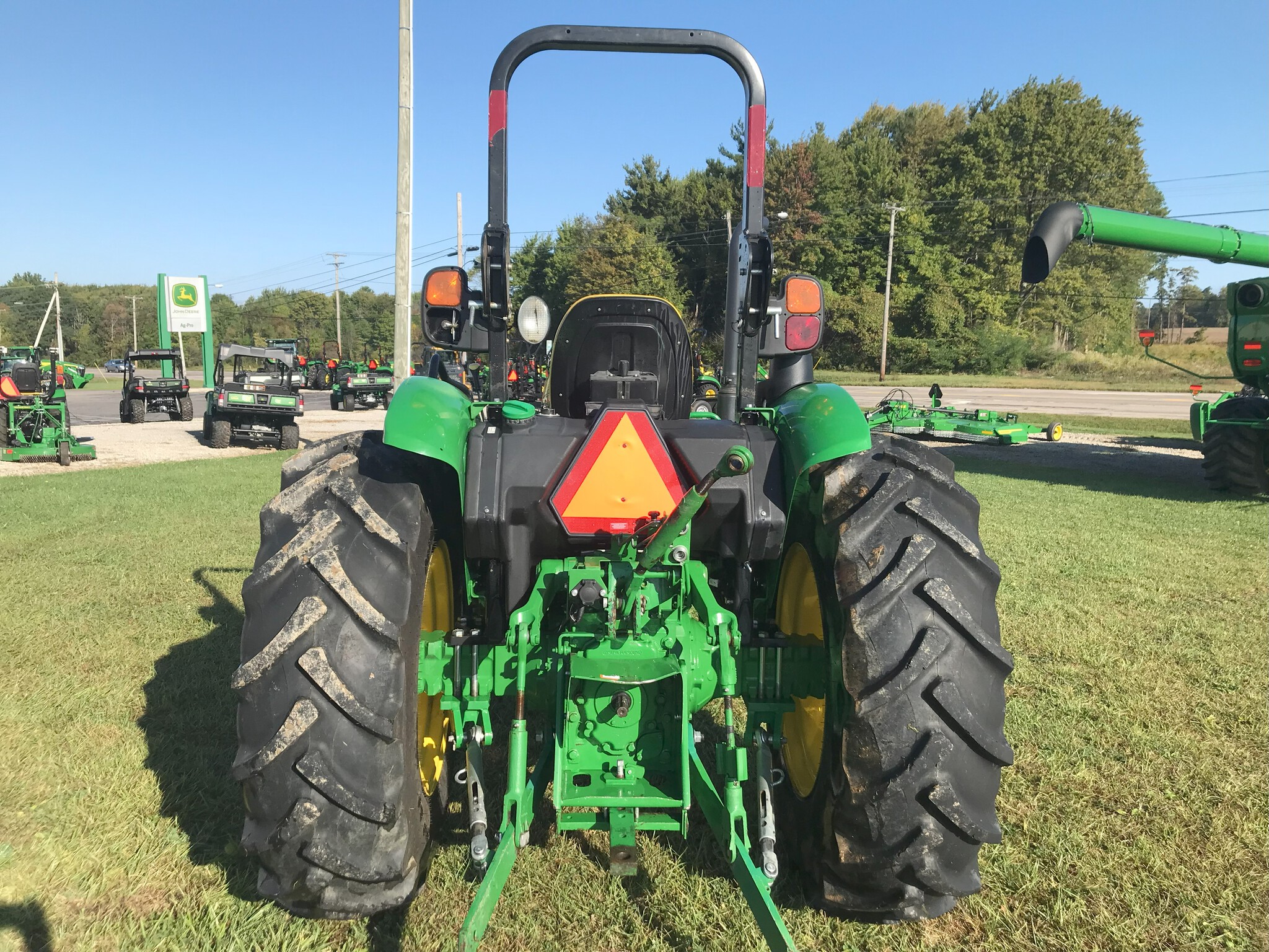 2020 John Deere 5075E Image 6