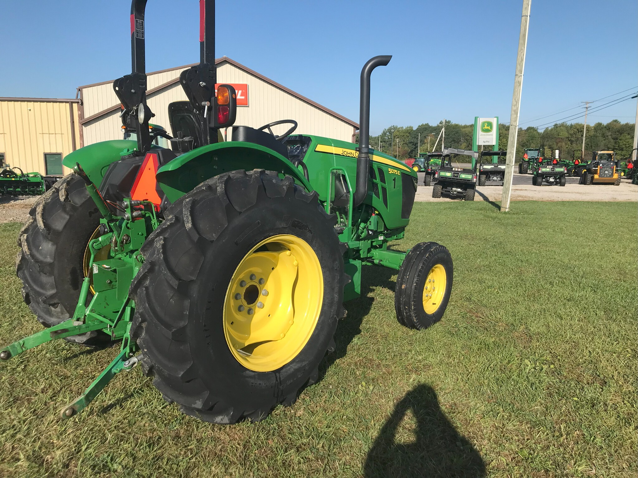 2020 John Deere 5075E Image 5