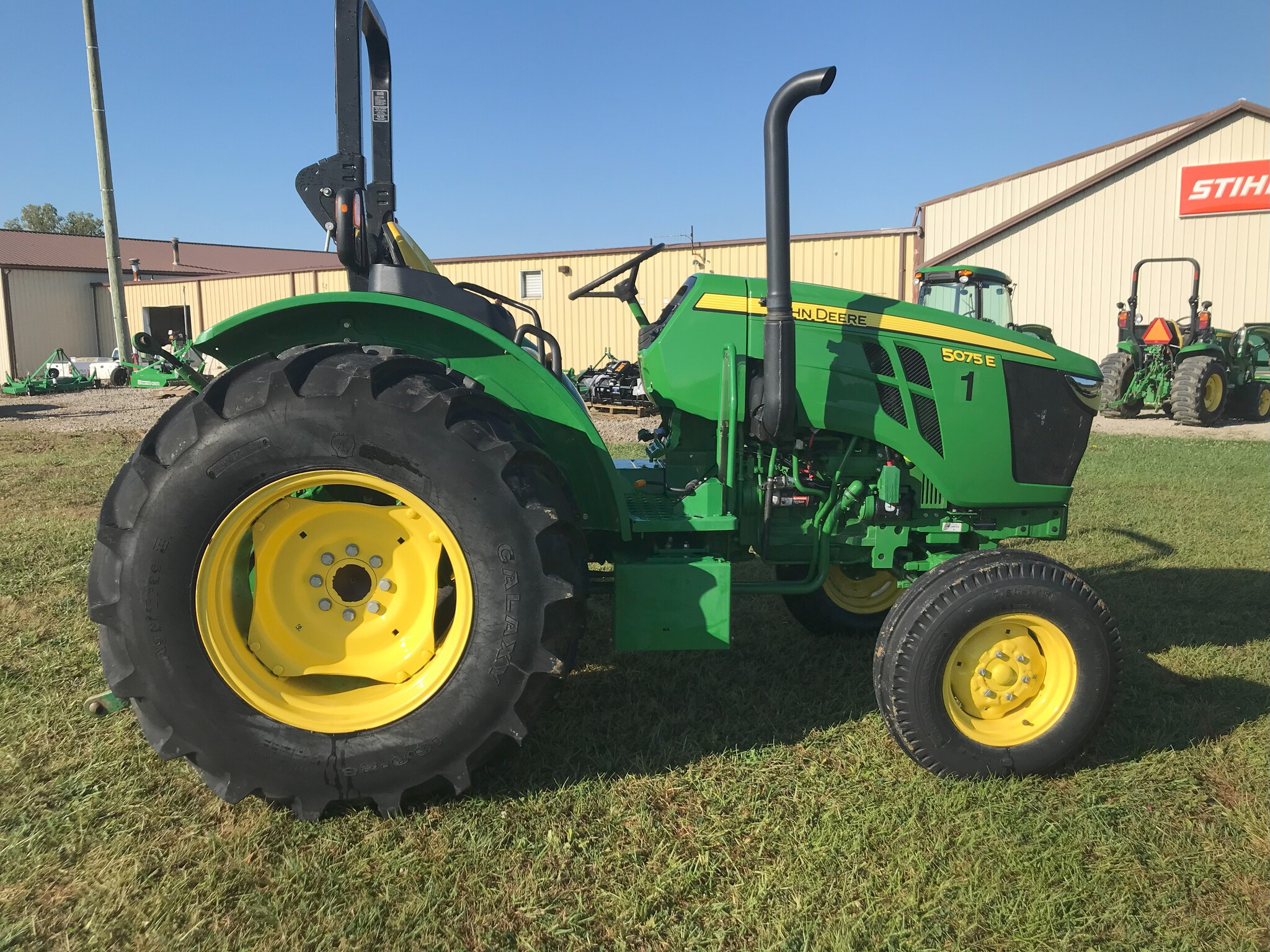 2020 John Deere 5075E Image 4