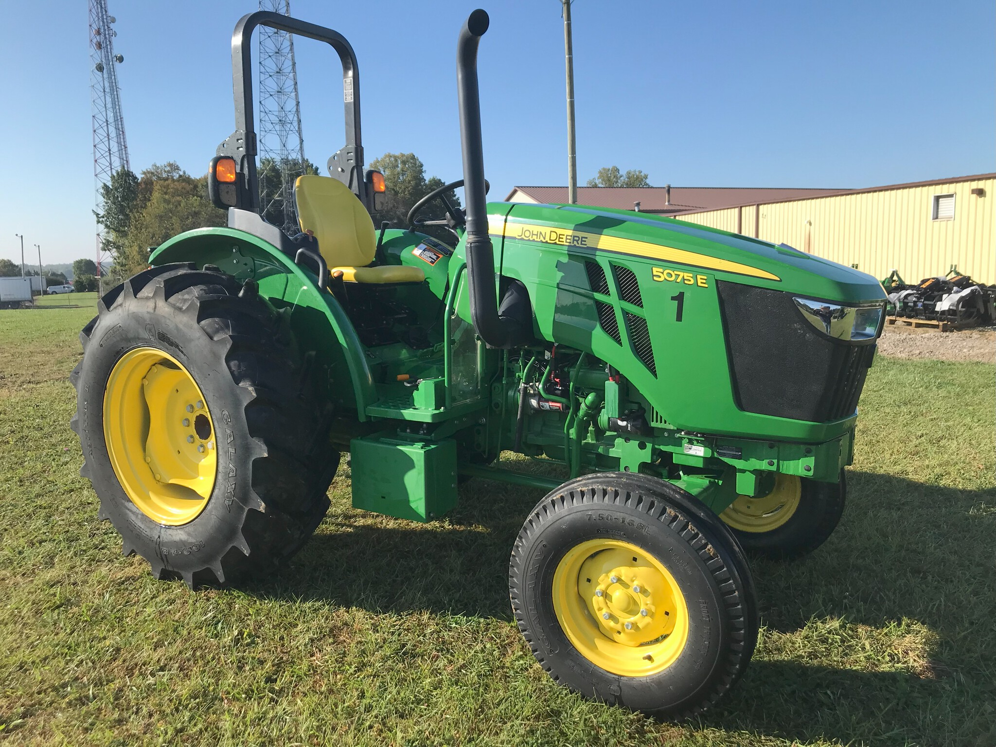 2020 John Deere 5075E Image 3