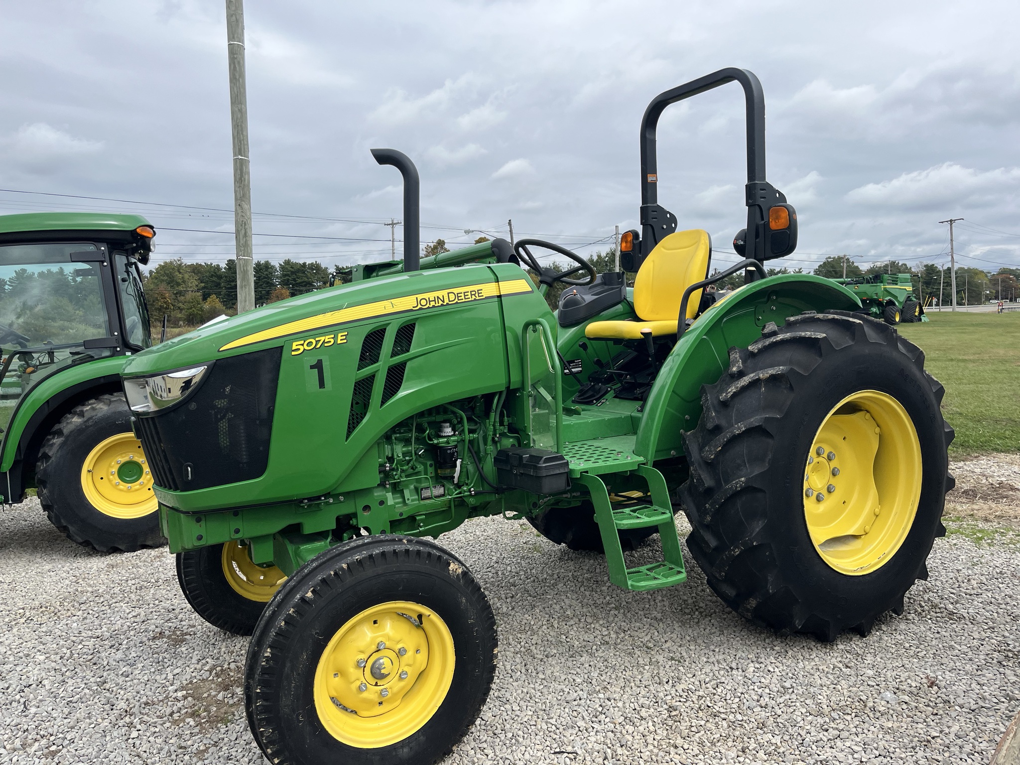2020 John Deere 5075E Image 1