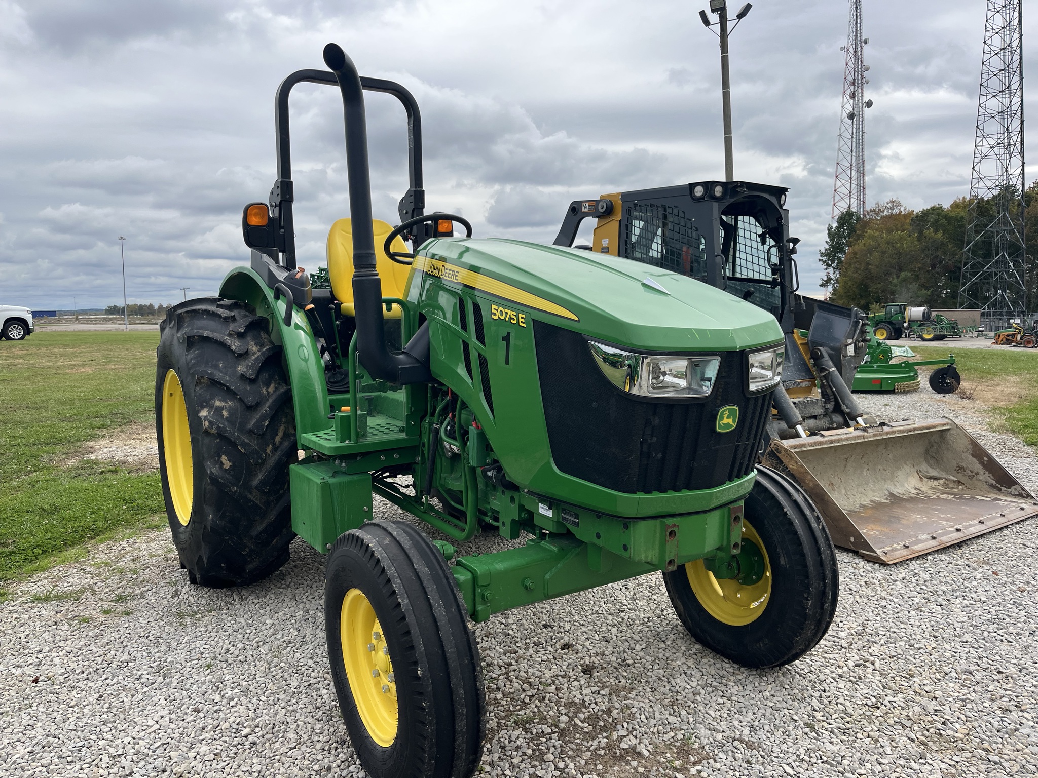 2020 John Deere 5075E Image 2