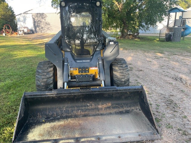 2016 John Deere 332E Image 2