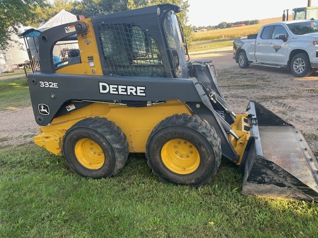 2016 John Deere 332E Image 1