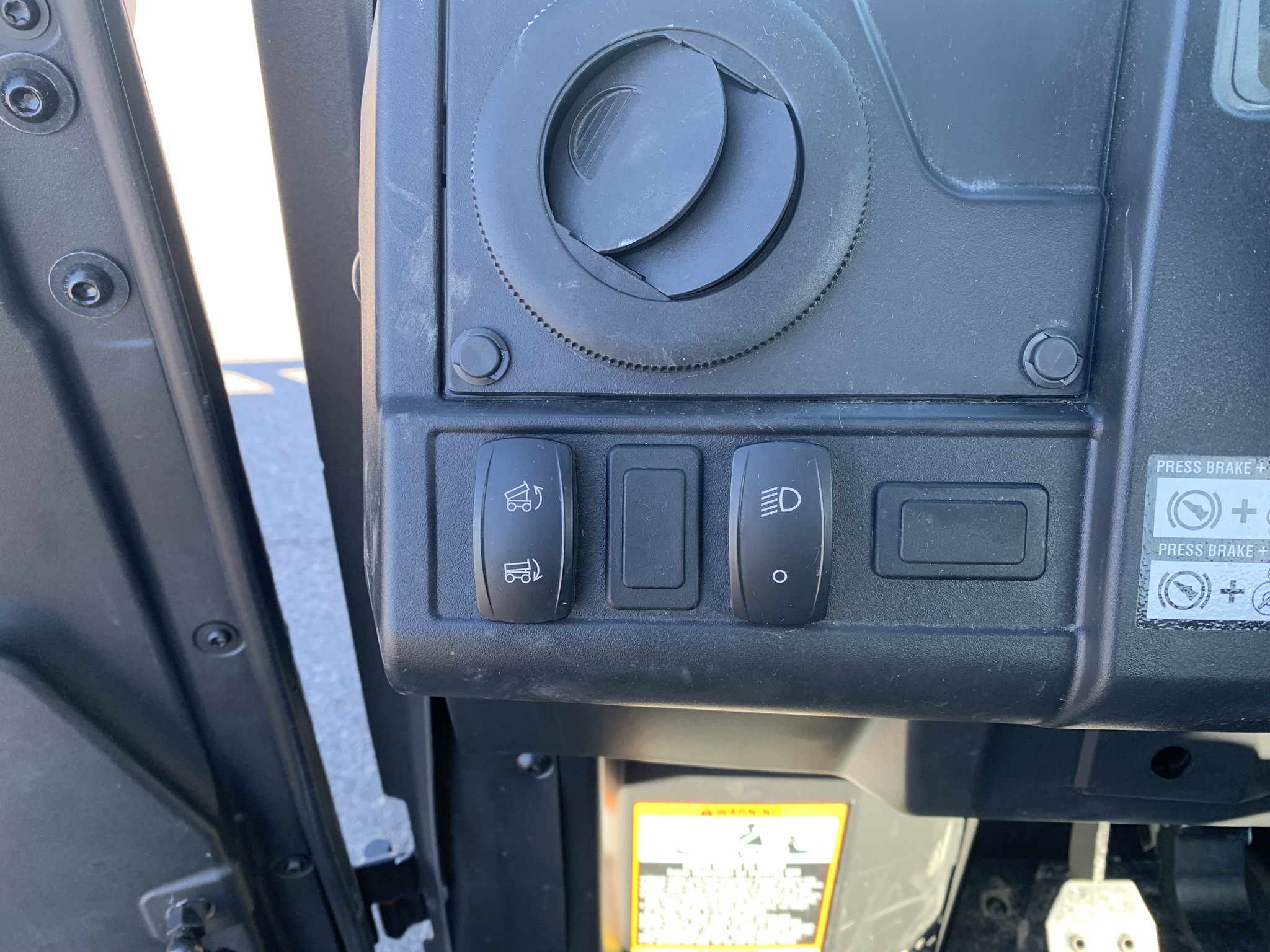 2024 John Deere XUV 835M HVAC Image 11