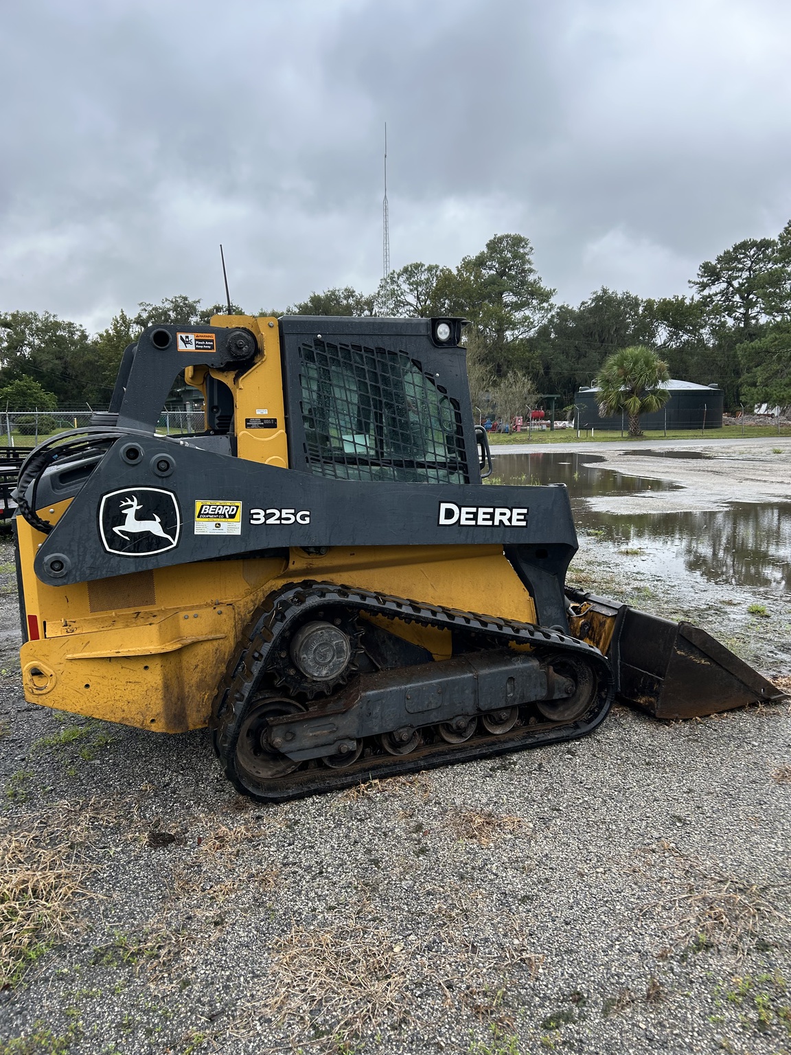 2023 John Deere 325G Image 4
