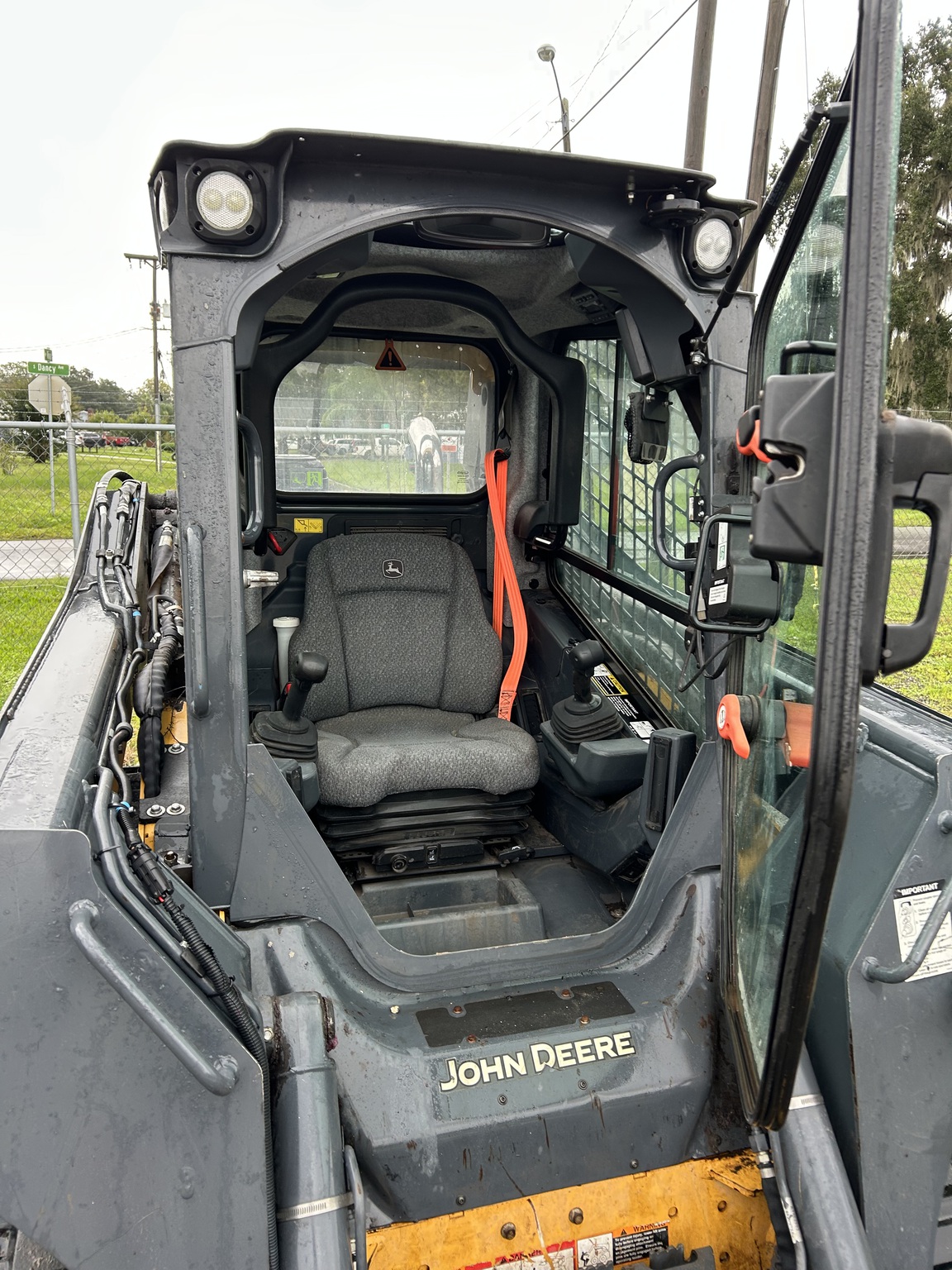 2023 John Deere 325G Image 5