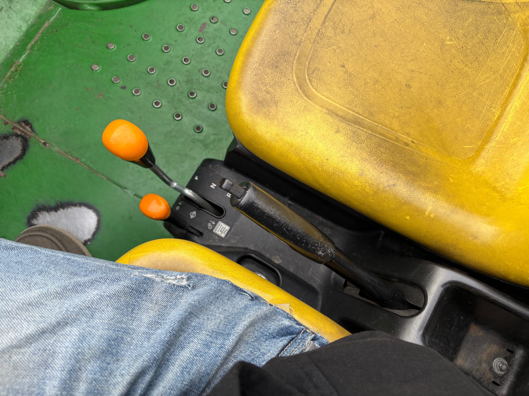 2019 John Deere TH 6X4 Image 10