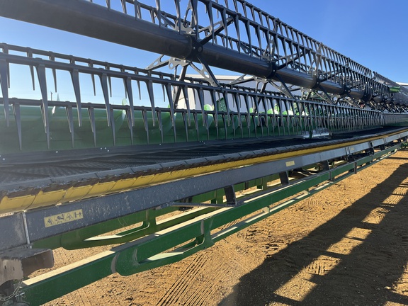 Used 2025 John Deere HDR 50 Combine Platforms at Horizon Ag & Turf in High Prairie, AB - Photo9