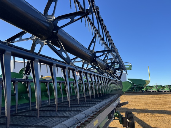 Used 2025 John Deere HDR 50 Combine Platforms at Horizon Ag & Turf in High Prairie, AB - Photo18