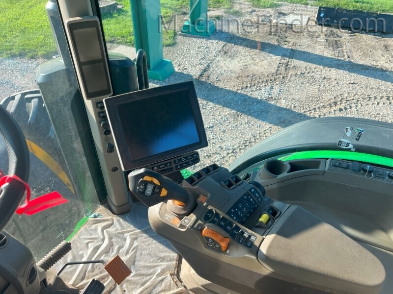 2023 John Deere 8R 370 Image 10
