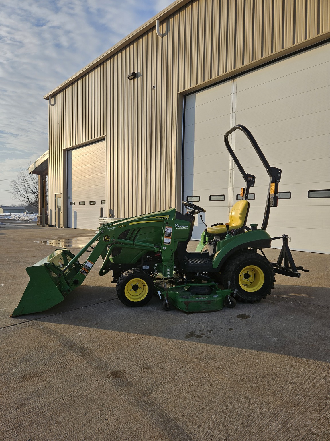 2011 John Deere 1023E Image 6