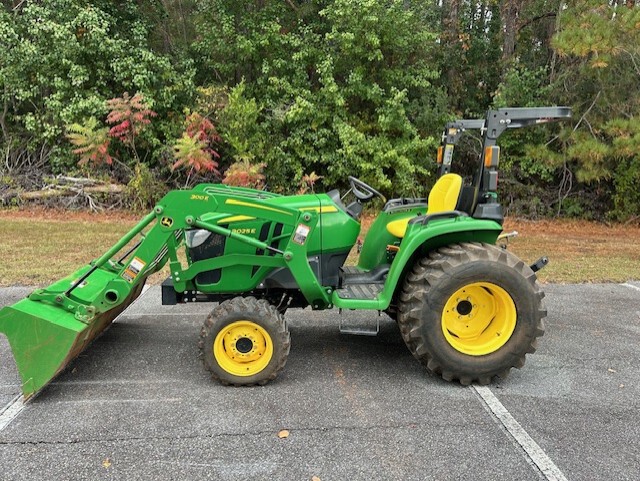 2021 John Deere 3025E Image 1