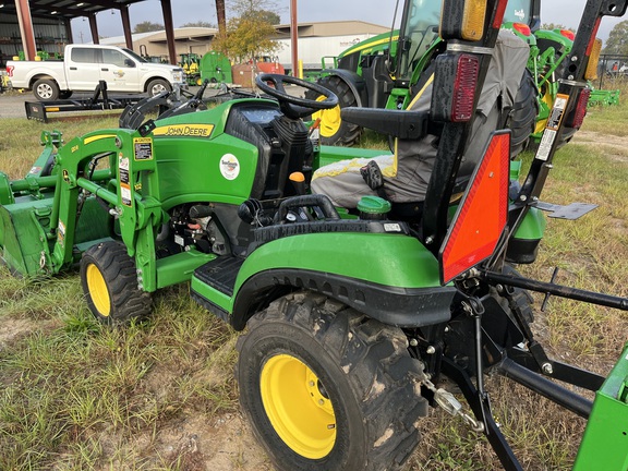 2023 John Deere 1025R Photo 3